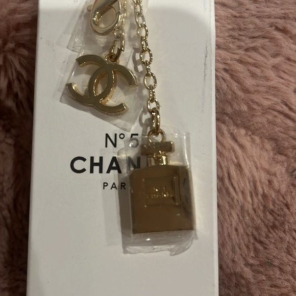 Chanel Parfums NIB bag charm - Picture 2 of 3